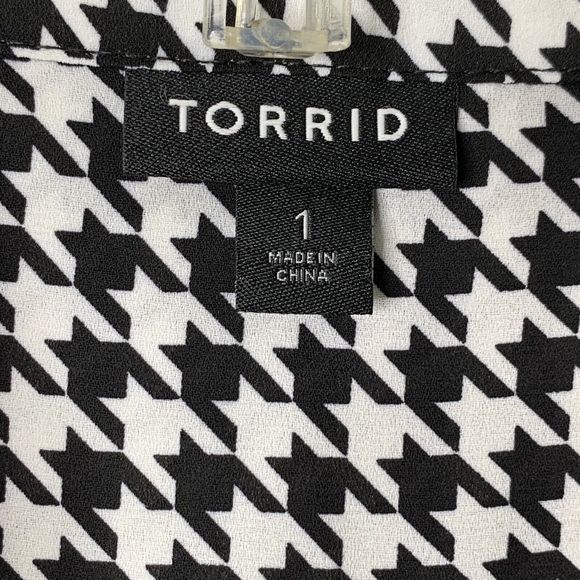 Torrid 1 Button Front Blouse Women 1X Silky Houndstooth B&w Pattern Long Sleeve - Picture 4 of 11
